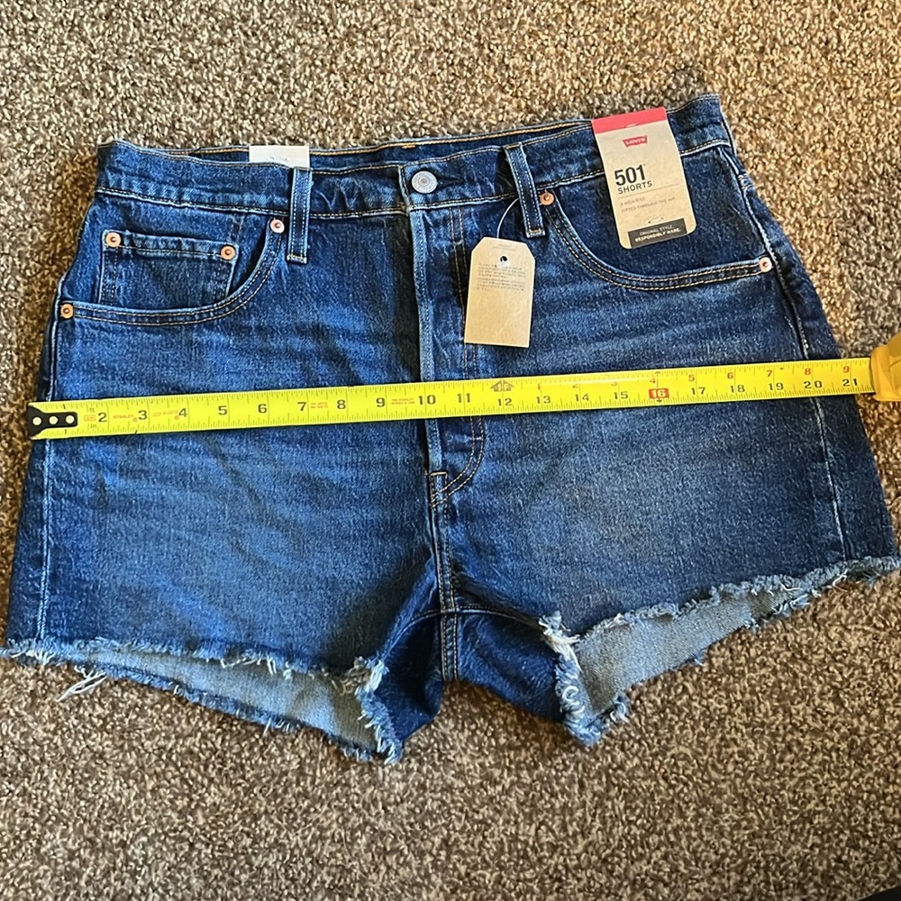 Levi’s 501 Shorts - Picture 16 of 16